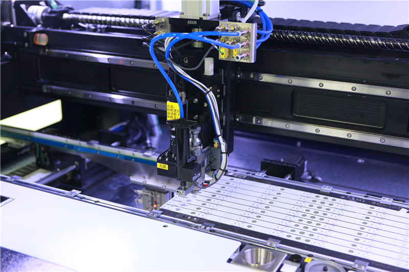 Һ���ҕLED����Դ��ֱ��ʽ���c�z��Q����(�D1)